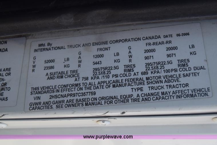 image for item J7221 2007 International 9400i semi truck