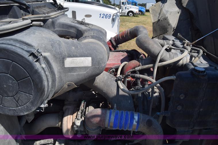 image for item J7221 2007 International 9400i semi truck