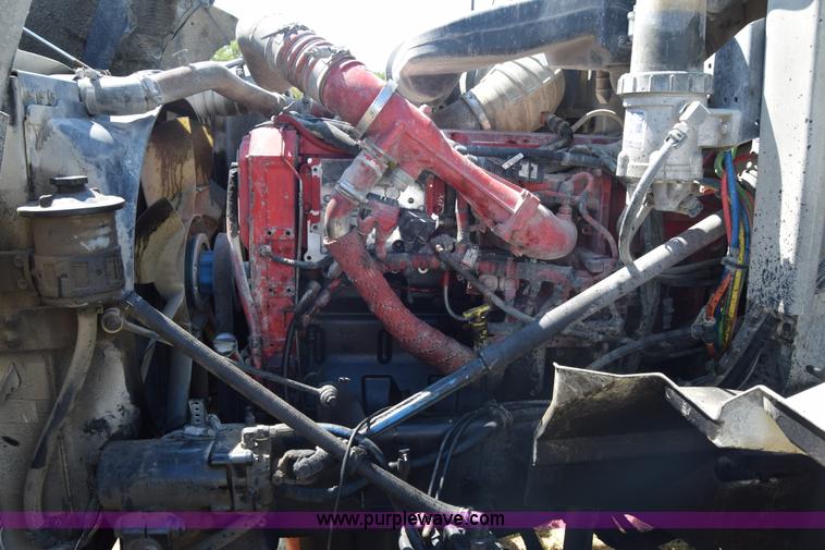 image for item J7221 2007 International 9400i semi truck