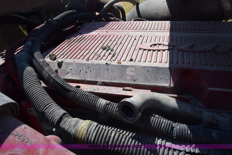 image for item J7221 2007 International 9400i semi truck