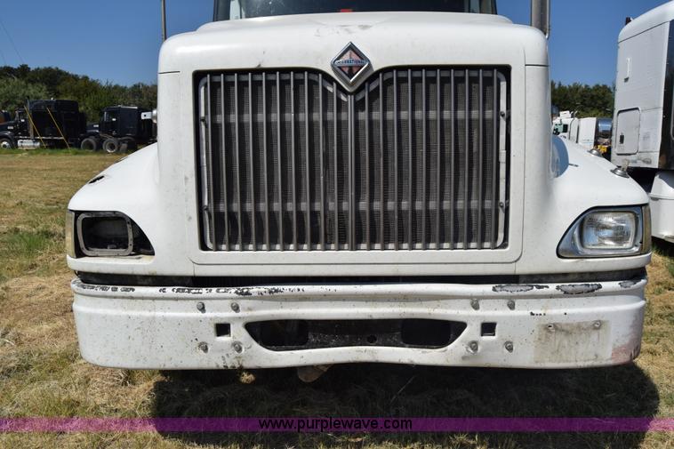 image for item J7221 2007 International 9400i semi truck