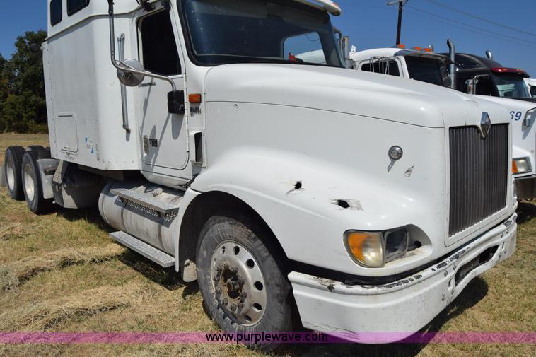 image for item J7221 2007 International 9400i semi truck