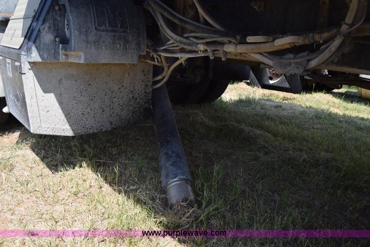 image for item J7221 2007 International 9400i semi truck