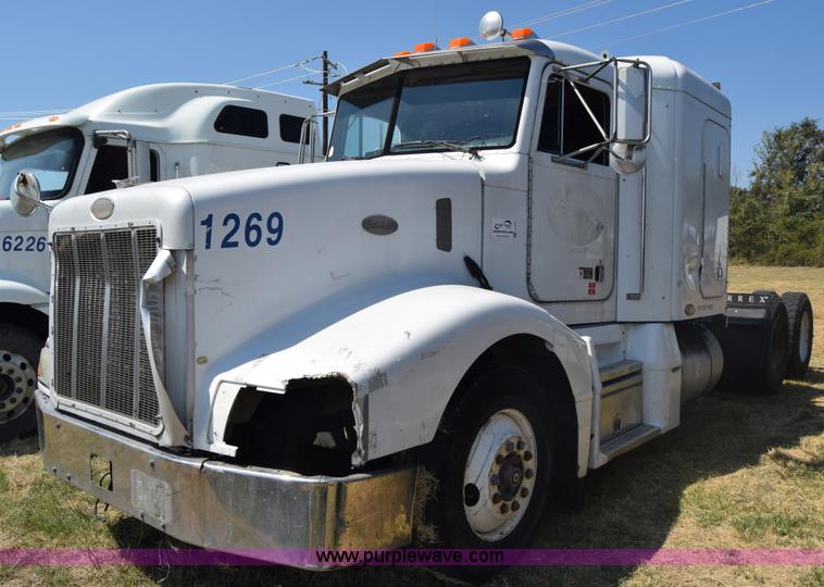 image for item J7224 2000 Peterbilt 377 semi truck
