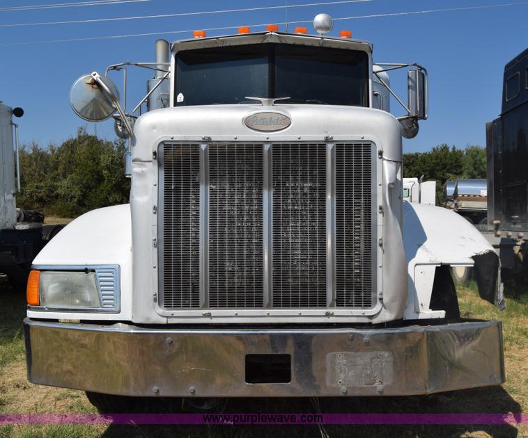 image for item J7224 2000 Peterbilt 377 semi truck