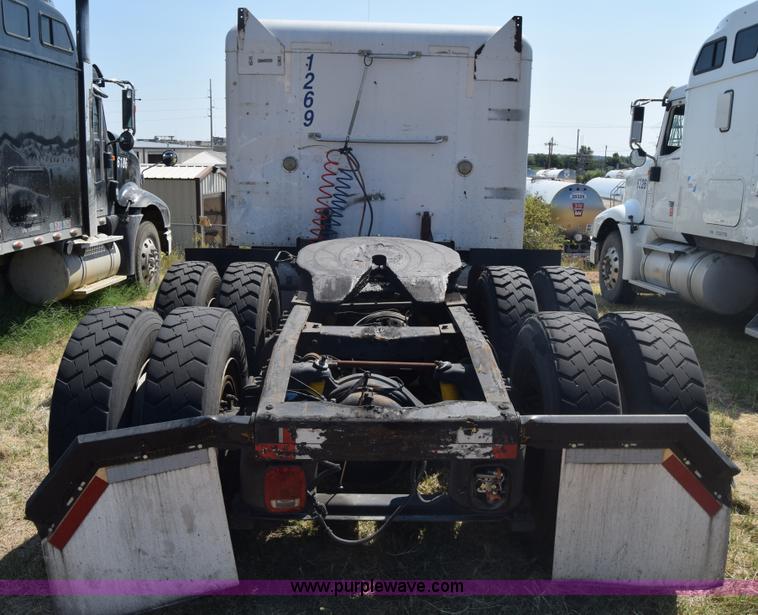 image for item J7224 2000 Peterbilt 377 semi truck