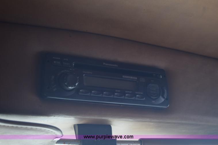 image for item J7224 2000 Peterbilt 377 semi truck