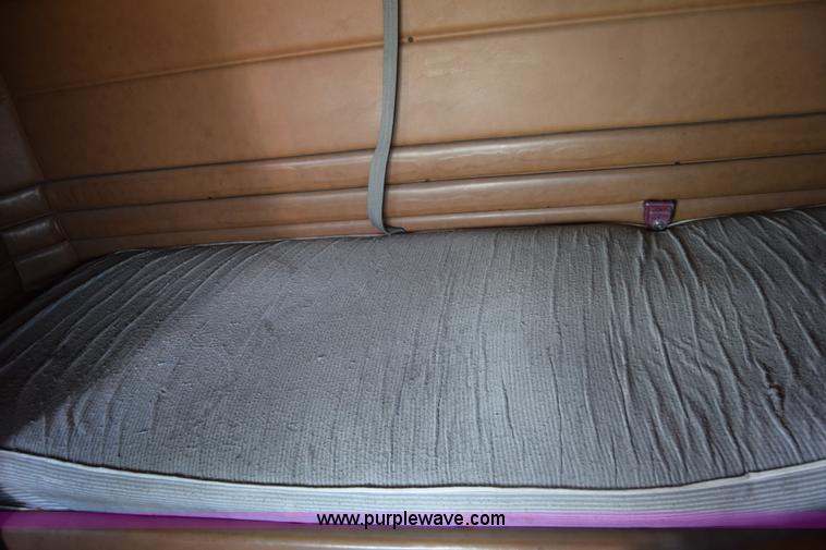 image for item J7224 2000 Peterbilt 377 semi truck