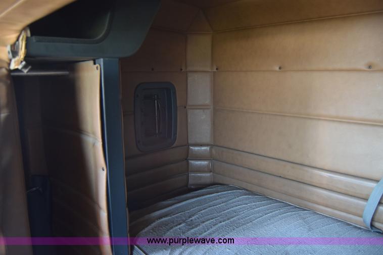 image for item J7224 2000 Peterbilt 377 semi truck