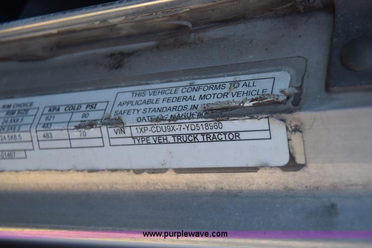 image for item J7224 2000 Peterbilt 377 semi truck