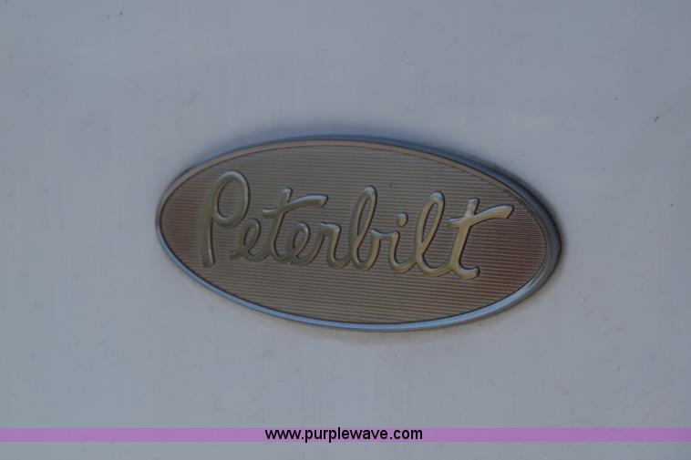image for item J7224 2000 Peterbilt 377 semi truck