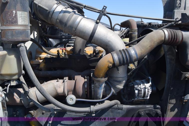 image for item J7224 2000 Peterbilt 377 semi truck