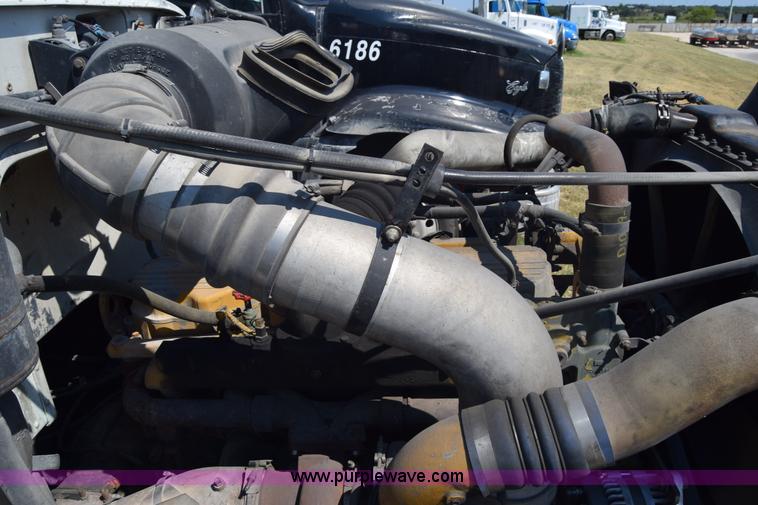 image for item J7224 2000 Peterbilt 377 semi truck