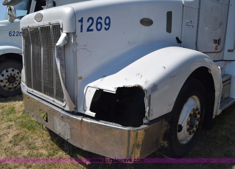 image for item J7224 2000 Peterbilt 377 semi truck