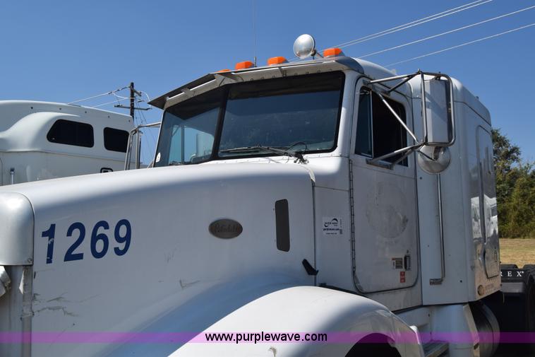 image for item J7224 2000 Peterbilt 377 semi truck