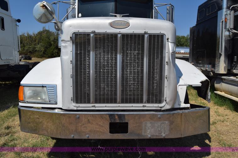 image for item J7224 2000 Peterbilt 377 semi truck