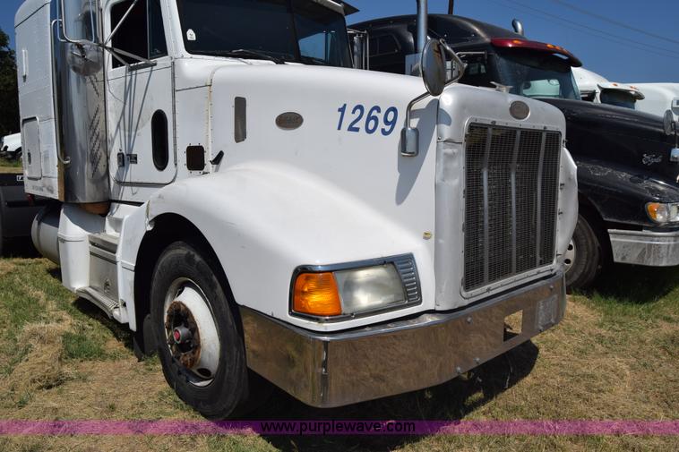 image for item J7224 2000 Peterbilt 377 semi truck