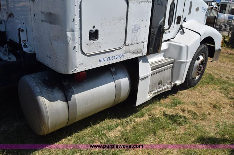 image for item J7224 2000 Peterbilt 377 semi truck