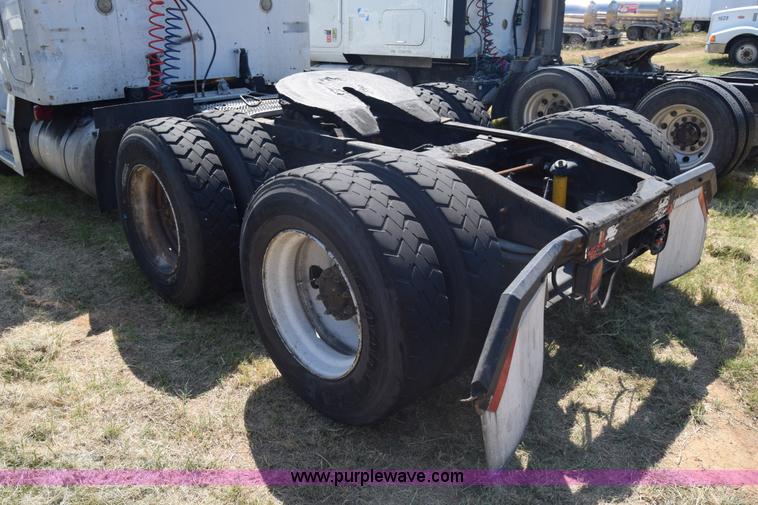 image for item J7224 2000 Peterbilt 377 semi truck