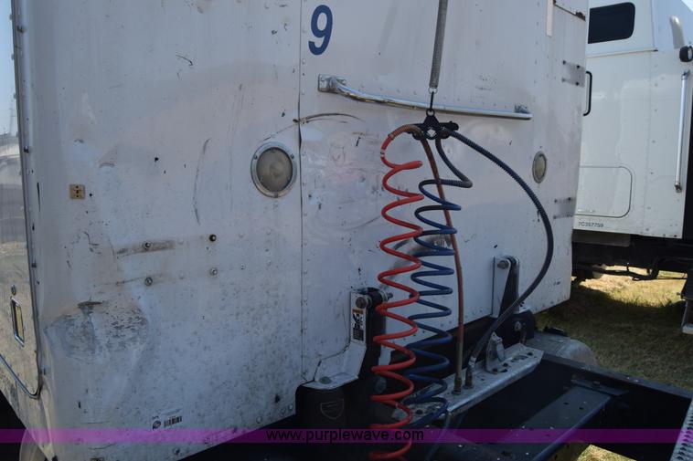 image for item J7224 2000 Peterbilt 377 semi truck