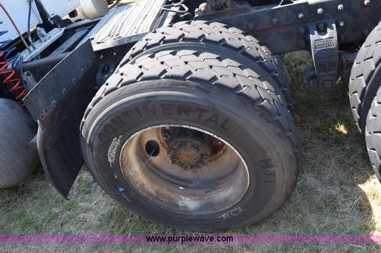 image for item J7224 2000 Peterbilt 377 semi truck