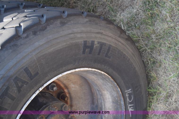 image for item J7224 2000 Peterbilt 377 semi truck