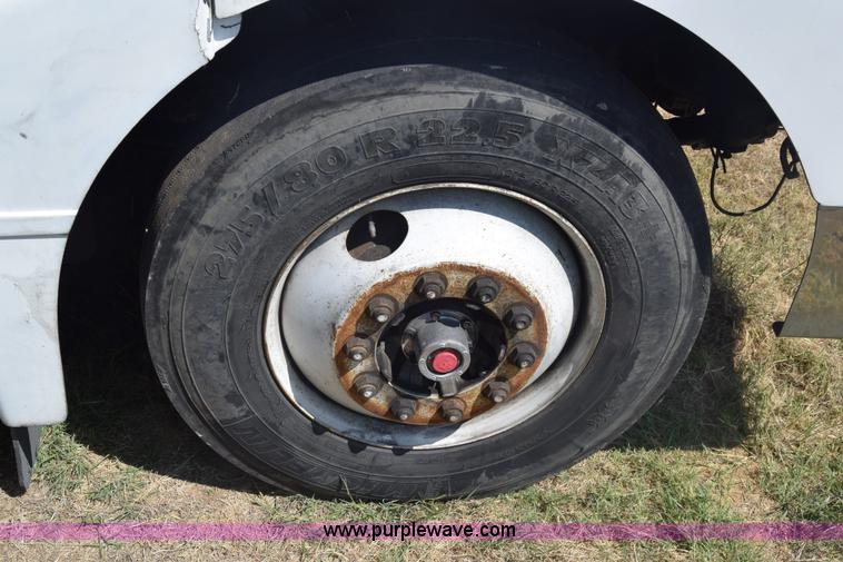 image for item J7224 2000 Peterbilt 377 semi truck