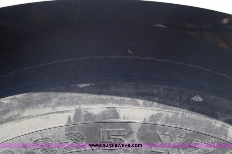 image for item J7224 2000 Peterbilt 377 semi truck