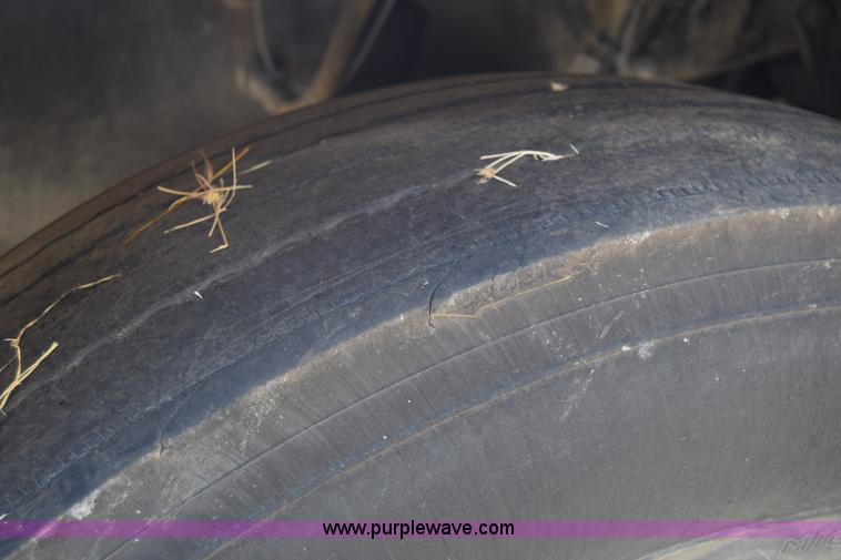 image for item J7224 2000 Peterbilt 377 semi truck