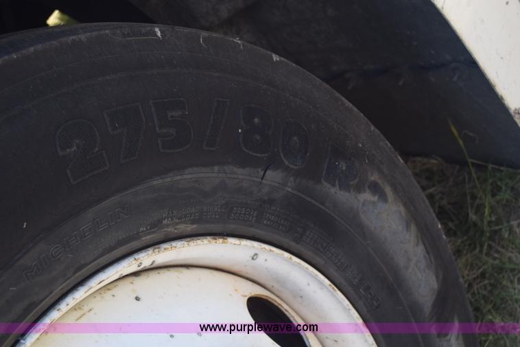 image for item J7224 2000 Peterbilt 377 semi truck