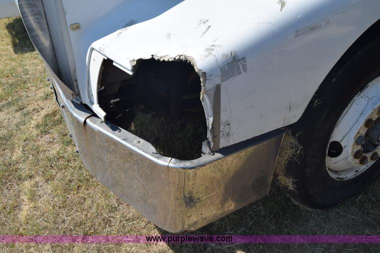 image for item J7224 2000 Peterbilt 377 semi truck