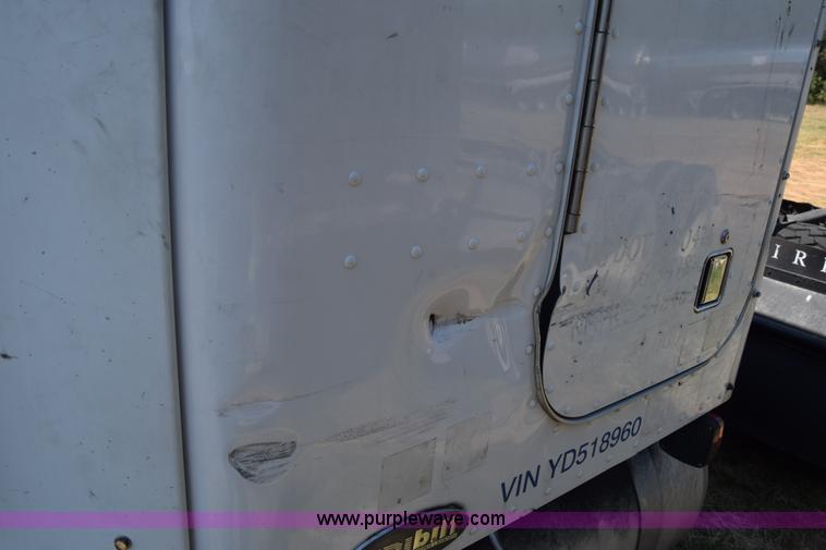 image for item J7224 2000 Peterbilt 377 semi truck