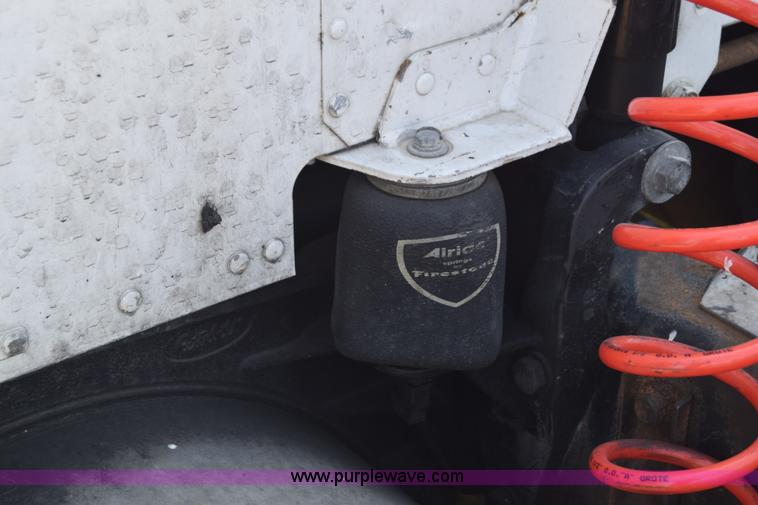 image for item J7224 2000 Peterbilt 377 semi truck