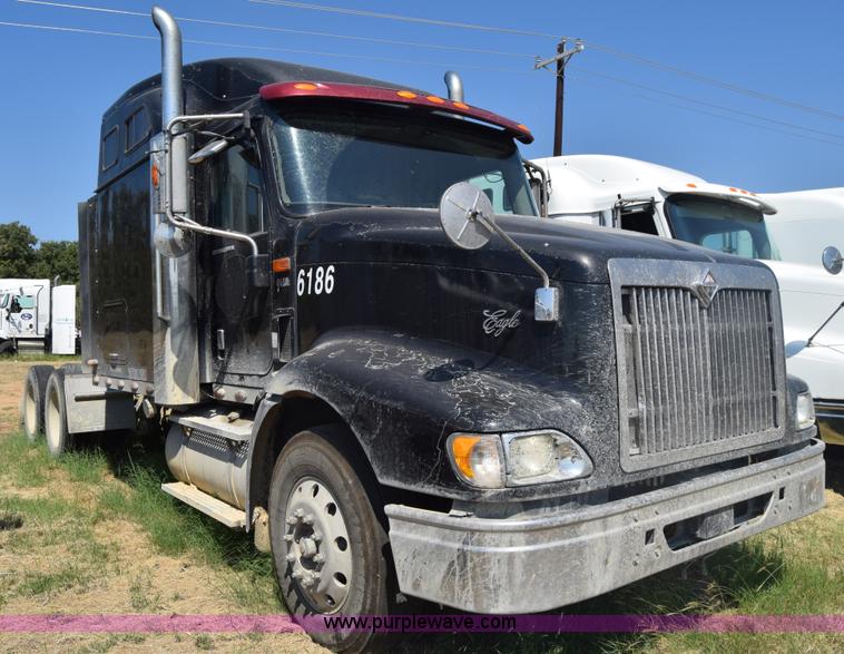 image for item J7225 2007 International 9400i semi truck