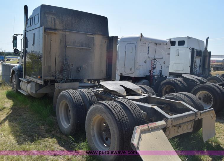 image for item J7225 2007 International 9400i semi truck