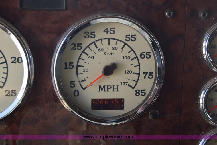 image for item J7225 2007 International 9400i semi truck