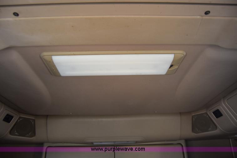 image for item J7225 2007 International 9400i semi truck