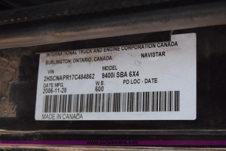 image for item J7225 2007 International 9400i semi truck