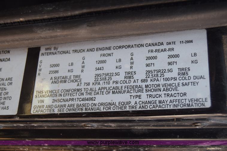 image for item J7225 2007 International 9400i semi truck