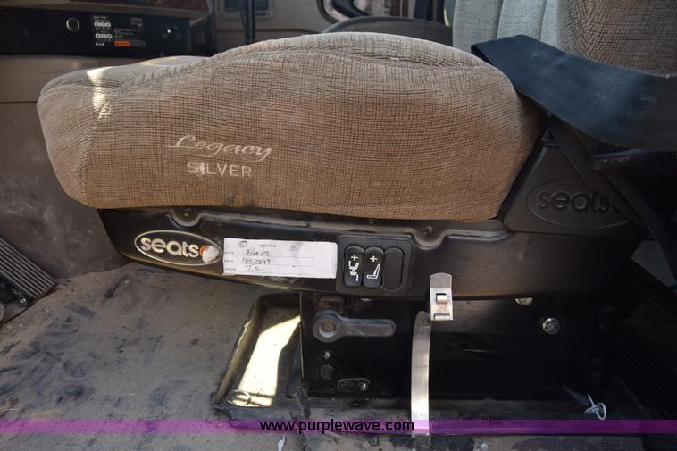 image for item J7225 2007 International 9400i semi truck