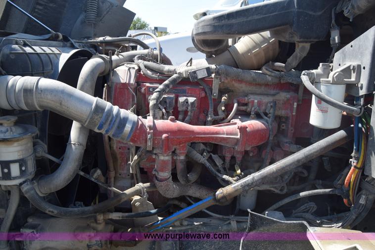 image for item J7225 2007 International 9400i semi truck