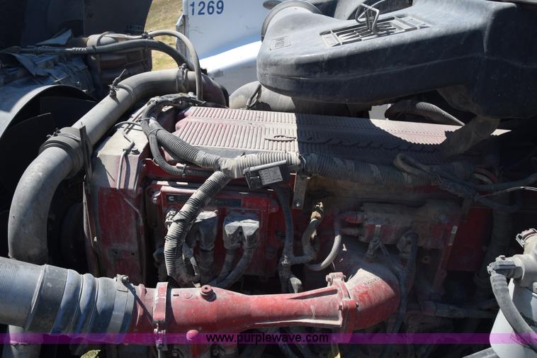 image for item J7225 2007 International 9400i semi truck