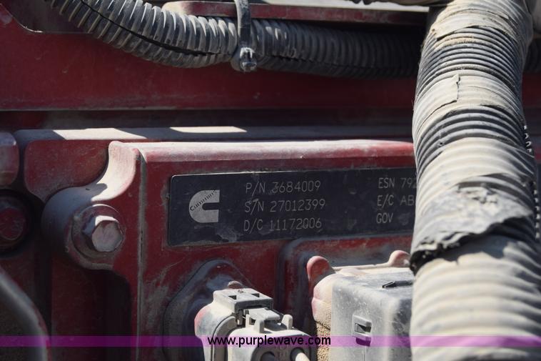 image for item J7225 2007 International 9400i semi truck