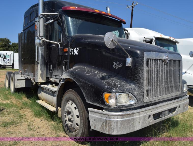 image for item J7225 2007 International 9400i semi truck