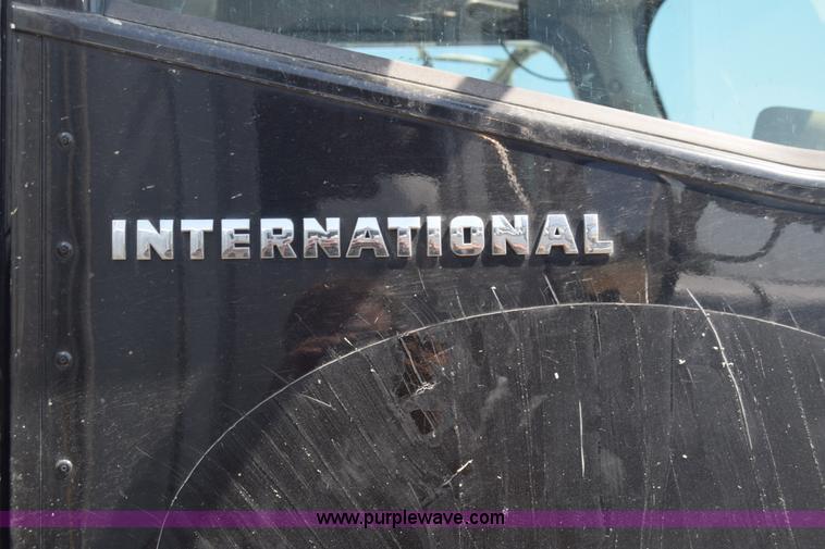 image for item J7225 2007 International 9400i semi truck