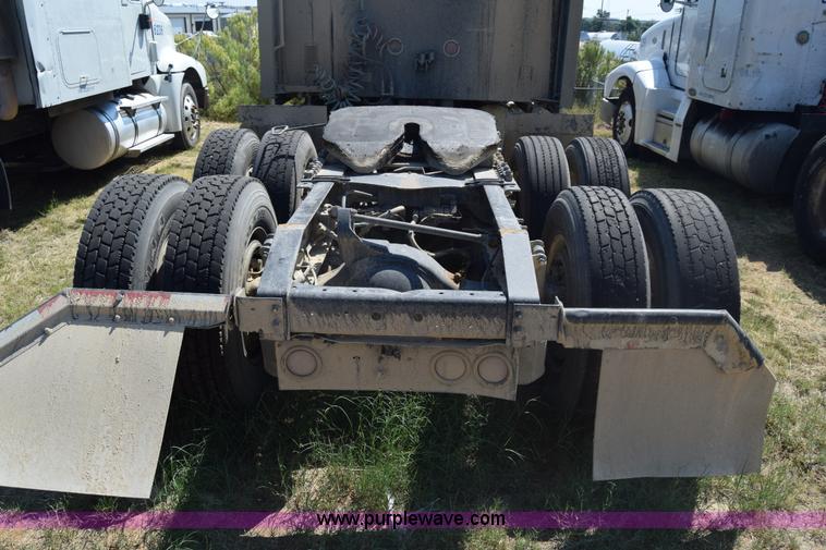 image for item J7225 2007 International 9400i semi truck