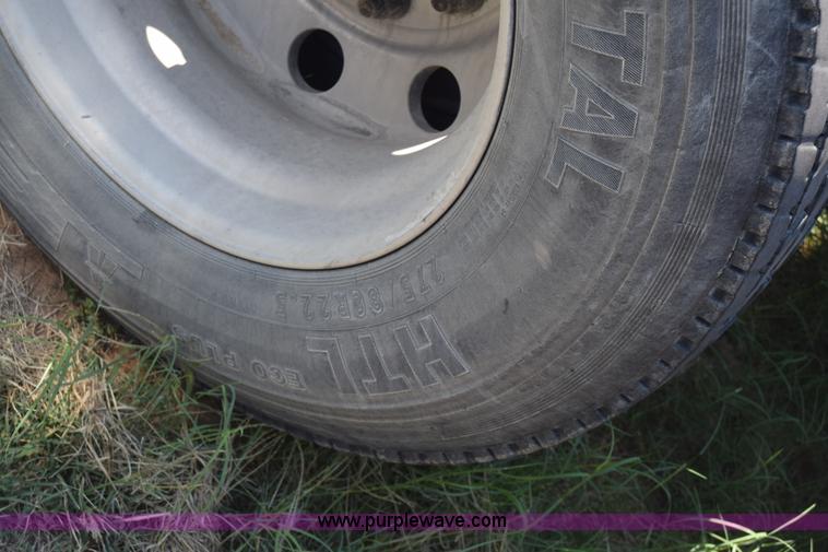 image for item J7225 2007 International 9400i semi truck