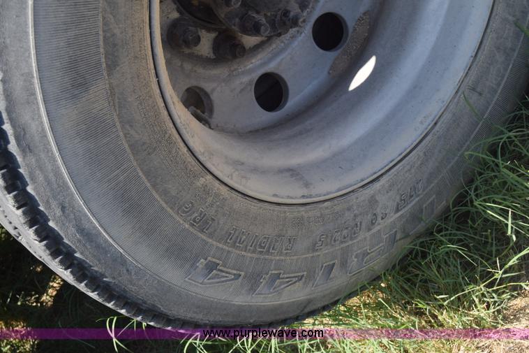 image for item J7225 2007 International 9400i semi truck