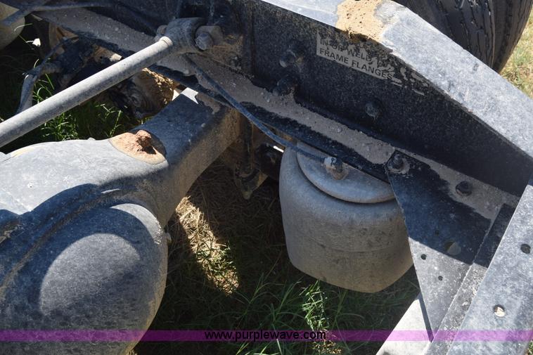 image for item J7225 2007 International 9400i semi truck