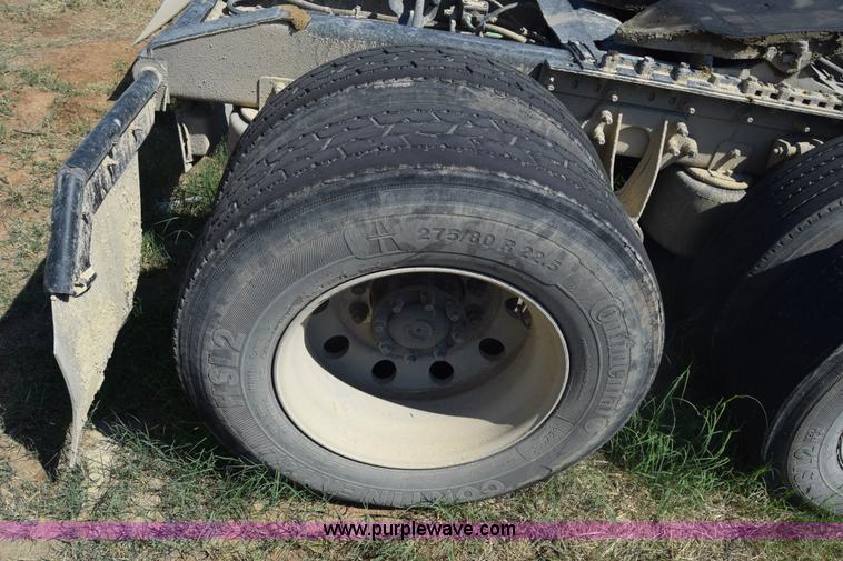 image for item J7225 2007 International 9400i semi truck